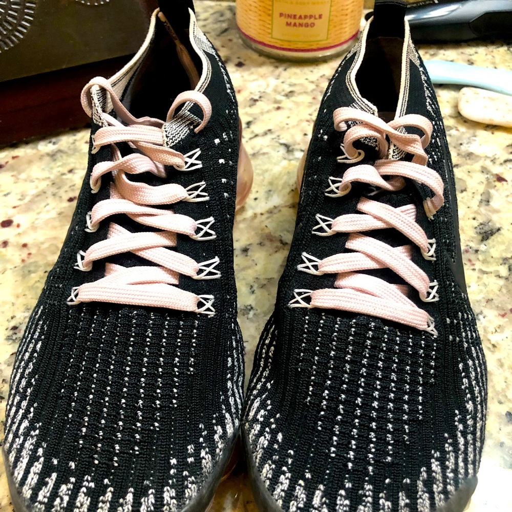 Women’s Nike vapor max size 8
